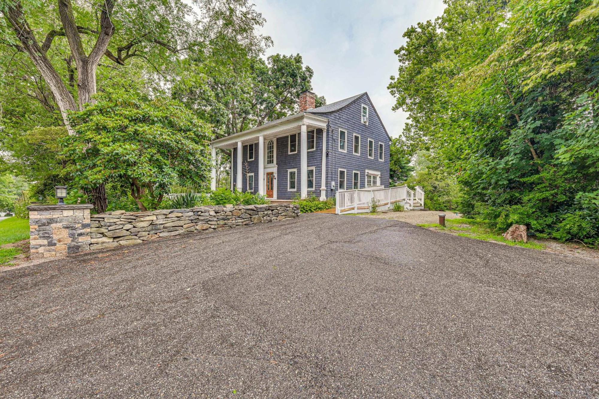Quintessential New England Home With Patio And Grill! Putnam Exterior photo