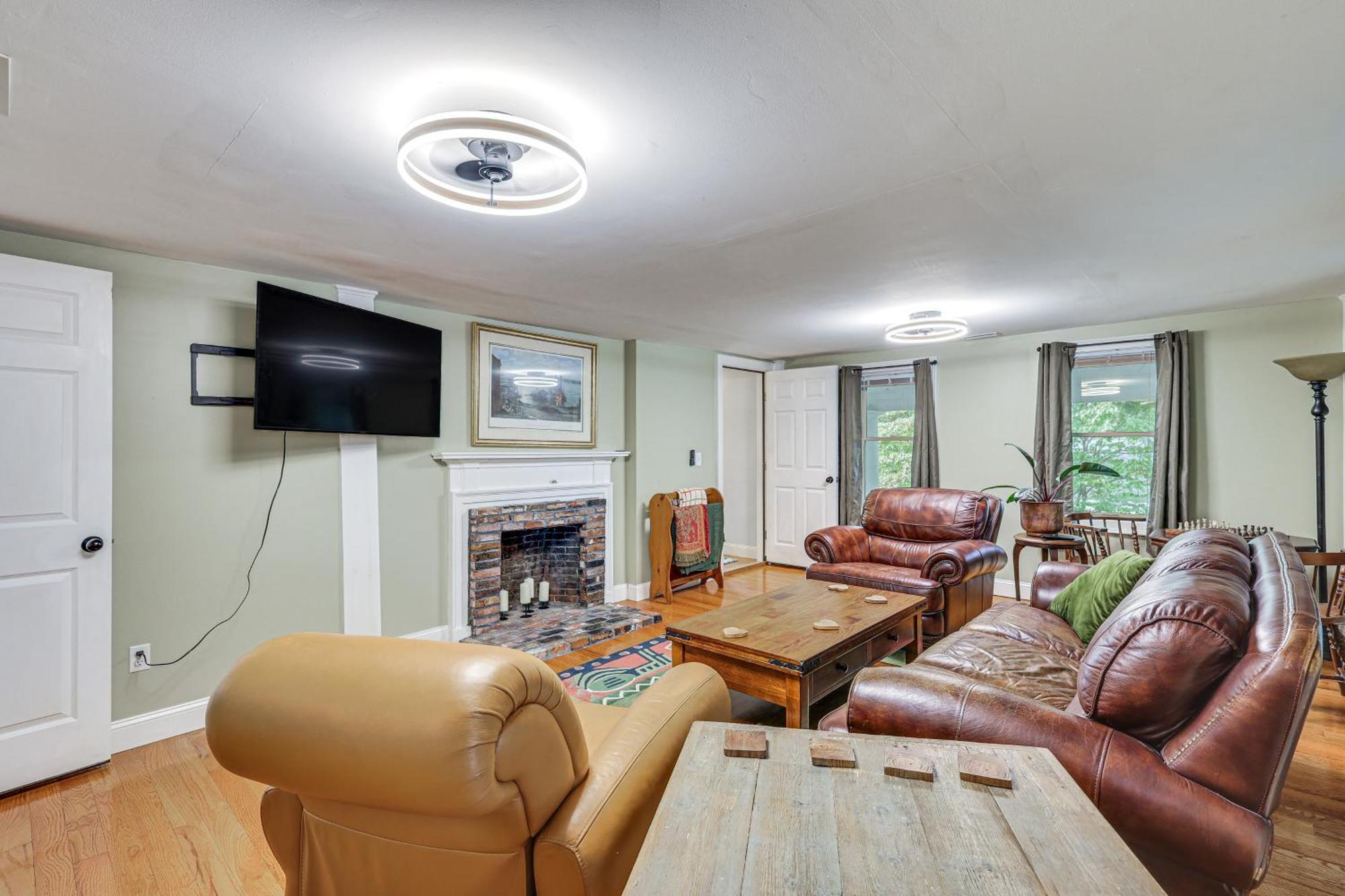 Quintessential New England Home With Patio And Grill! Putnam Exterior photo